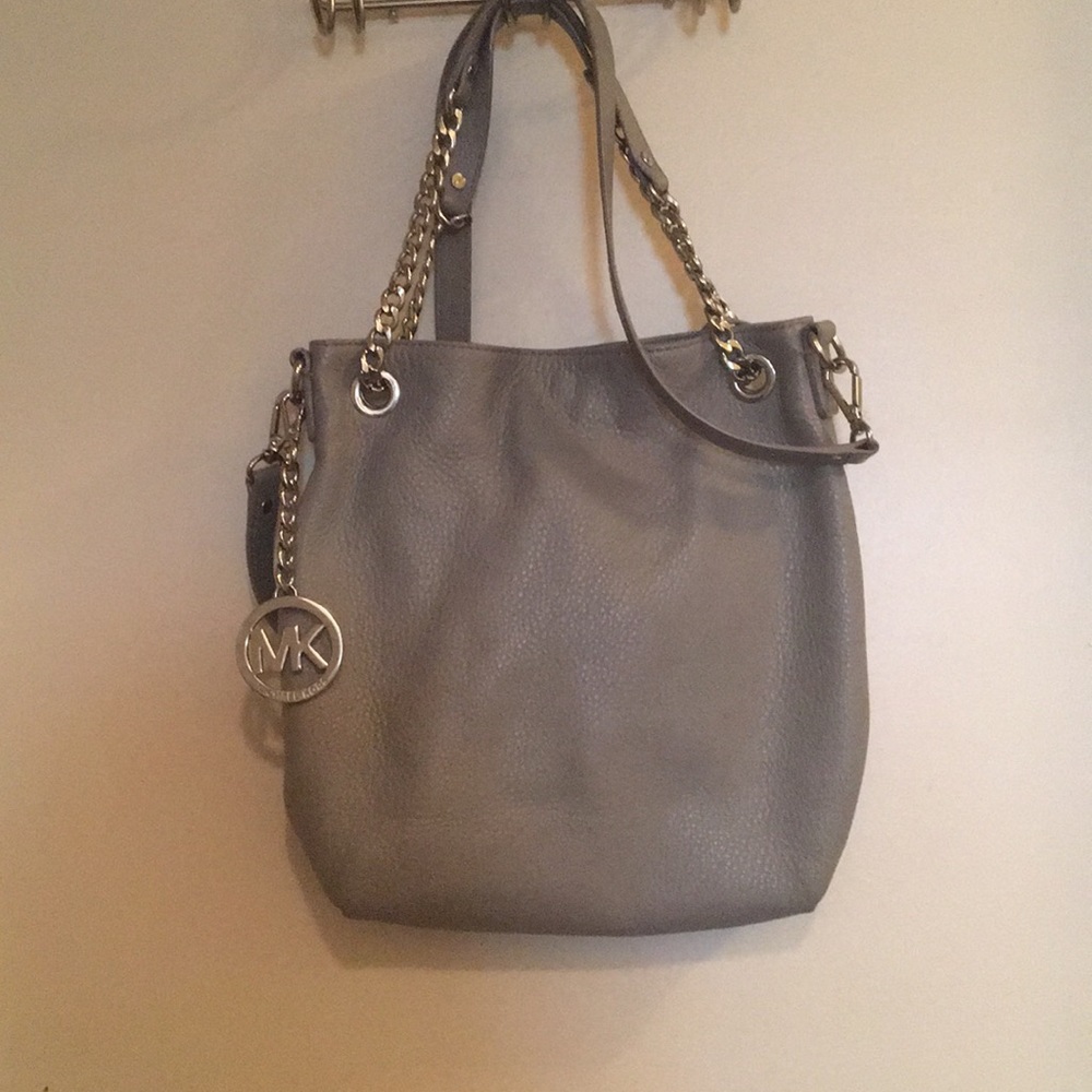 Michael Kors Pebble Leather Bucket Bag.